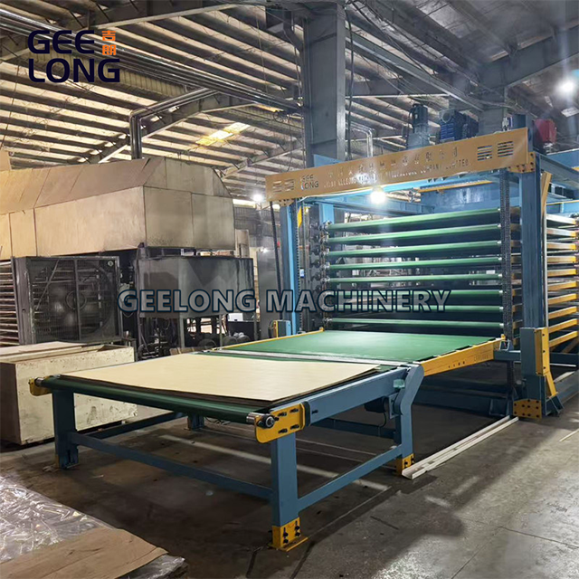 Автоматический стол для наложения фанерной пленки с электростатической адсорбцией