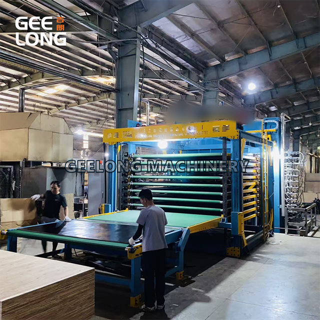 Полностью сервоавтоматическая машина для загрузки фанеры