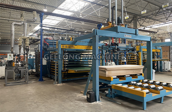 Автоматическая линия ламинирования фанеры 4x8 футов успешно введена в эксплуатацию