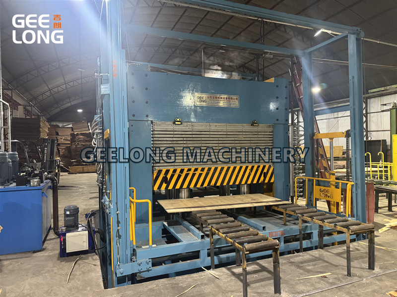 Машина горячего прессования фанеры с пленочной облицовкой 5x5 футов (4)